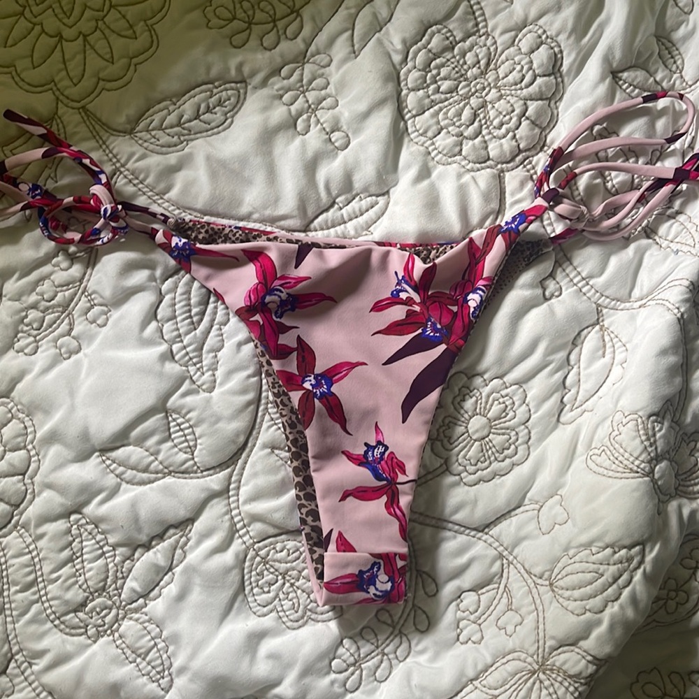 acacia swim tie side bottoms in mokolii!!🩷 (i have matching top as well)